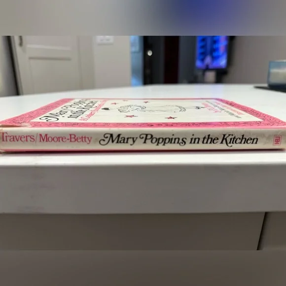 📖 Mary Poppins in the Kitchen (1975) First Edition | P.L. Travers - Picture 4 of 11